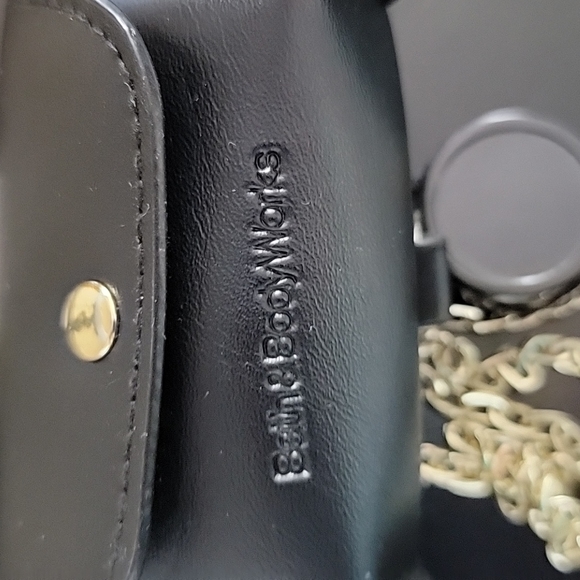 BATH & BODY WORKS BLACK SANITIZER HOLDER WITH RETRACTABLE ID BADGE & CARD... - Picture 2 of 3